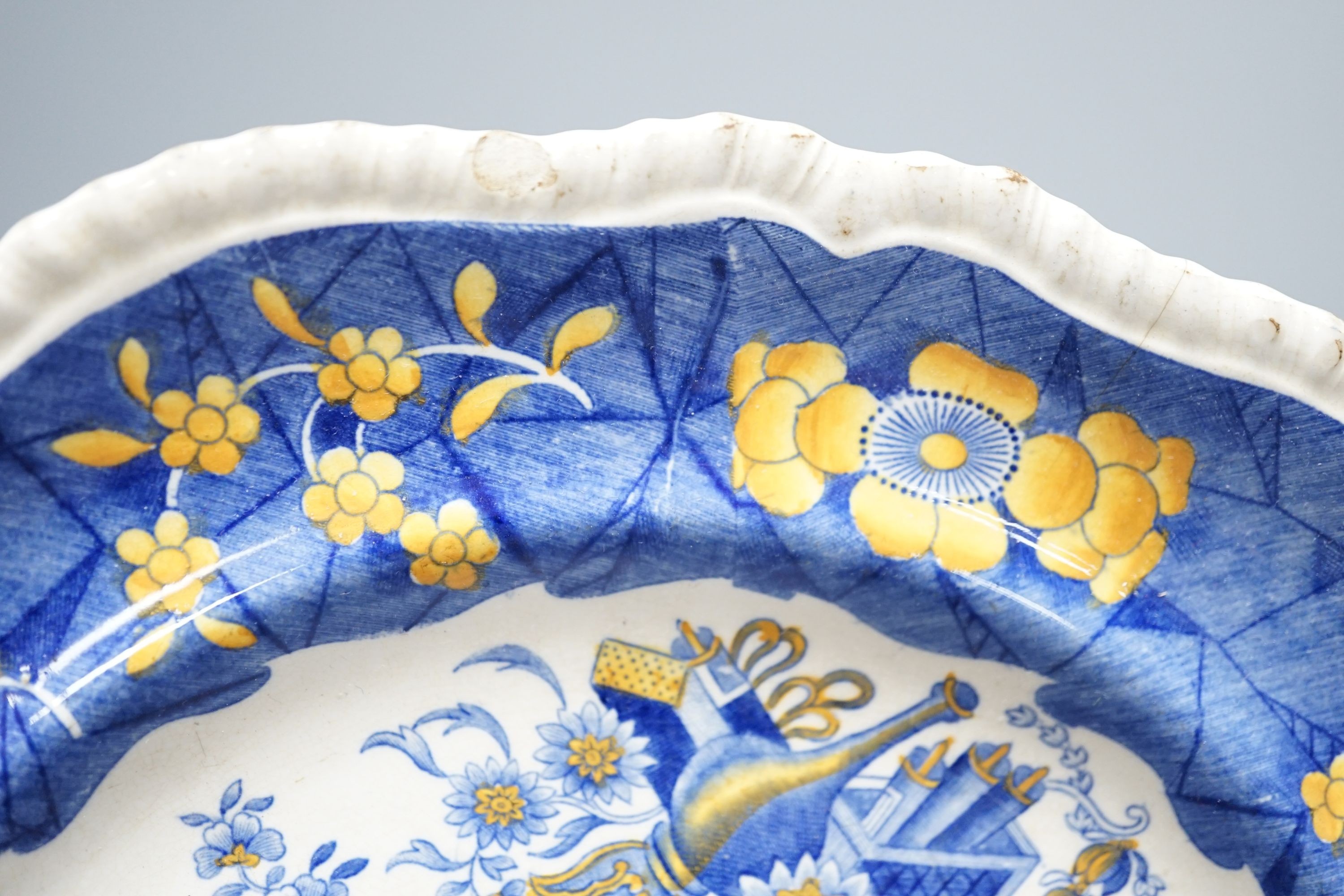 An 18th century Deflt vase and two early 19th century Spode pottery dishes, vase 24 cms high